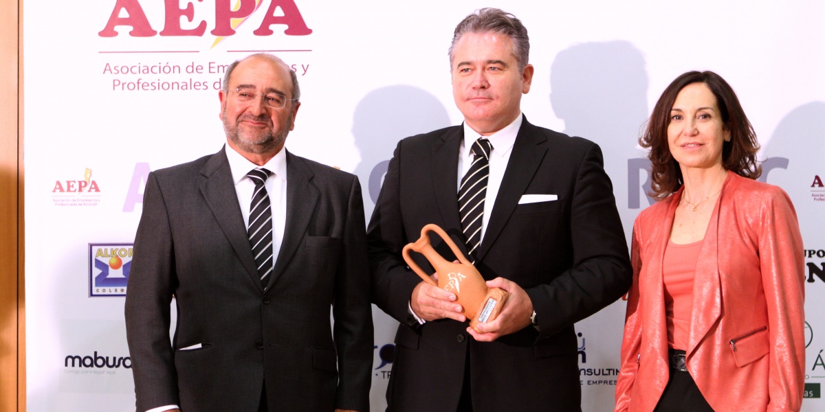 Premio TRADICIONAL HOSTELERÍA asociación de empresarios y profesionales de Alcorcón (AEPA). Reconocimiento a la trayectoria hostelera del museo del jamón de alcorcón